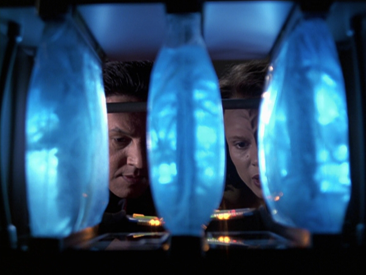 extant_StarTrek_VOY_6x25-TheHauntingOfDeckTwelve_01397.jpg