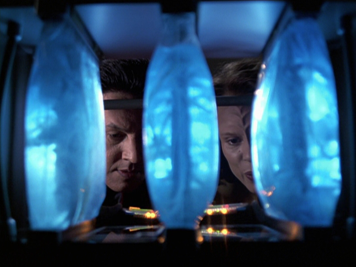 extant_StarTrek_VOY_6x25-TheHauntingOfDeckTwelve_01398.jpg