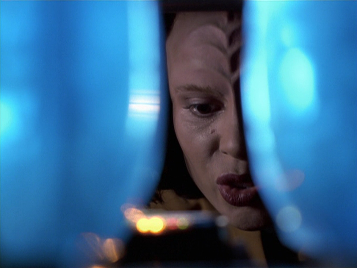 extant_StarTrek_VOY_6x25-TheHauntingOfDeckTwelve_01401.jpg