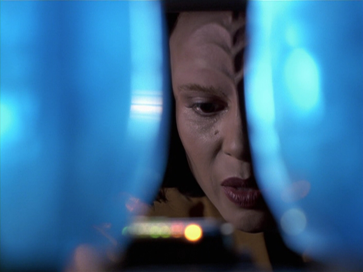 extant_StarTrek_VOY_6x25-TheHauntingOfDeckTwelve_01407.jpg