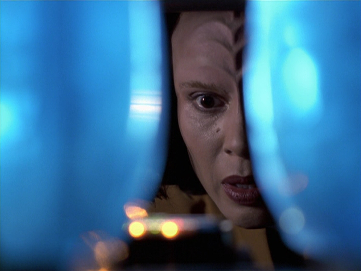 extant_StarTrek_VOY_6x25-TheHauntingOfDeckTwelve_01411.jpg
