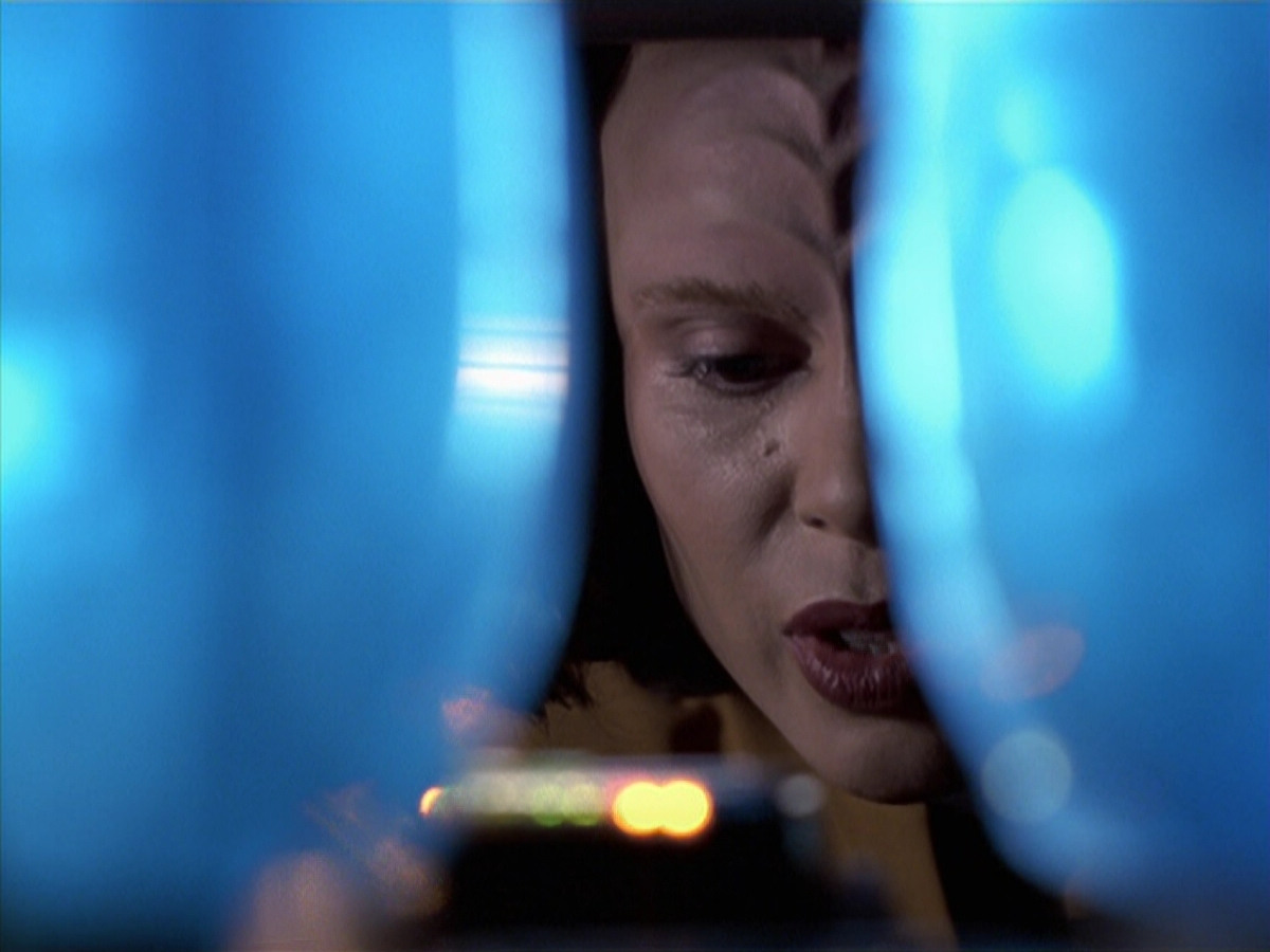 extant_StarTrek_VOY_6x25-TheHauntingOfDeckTwelve_01414.jpg