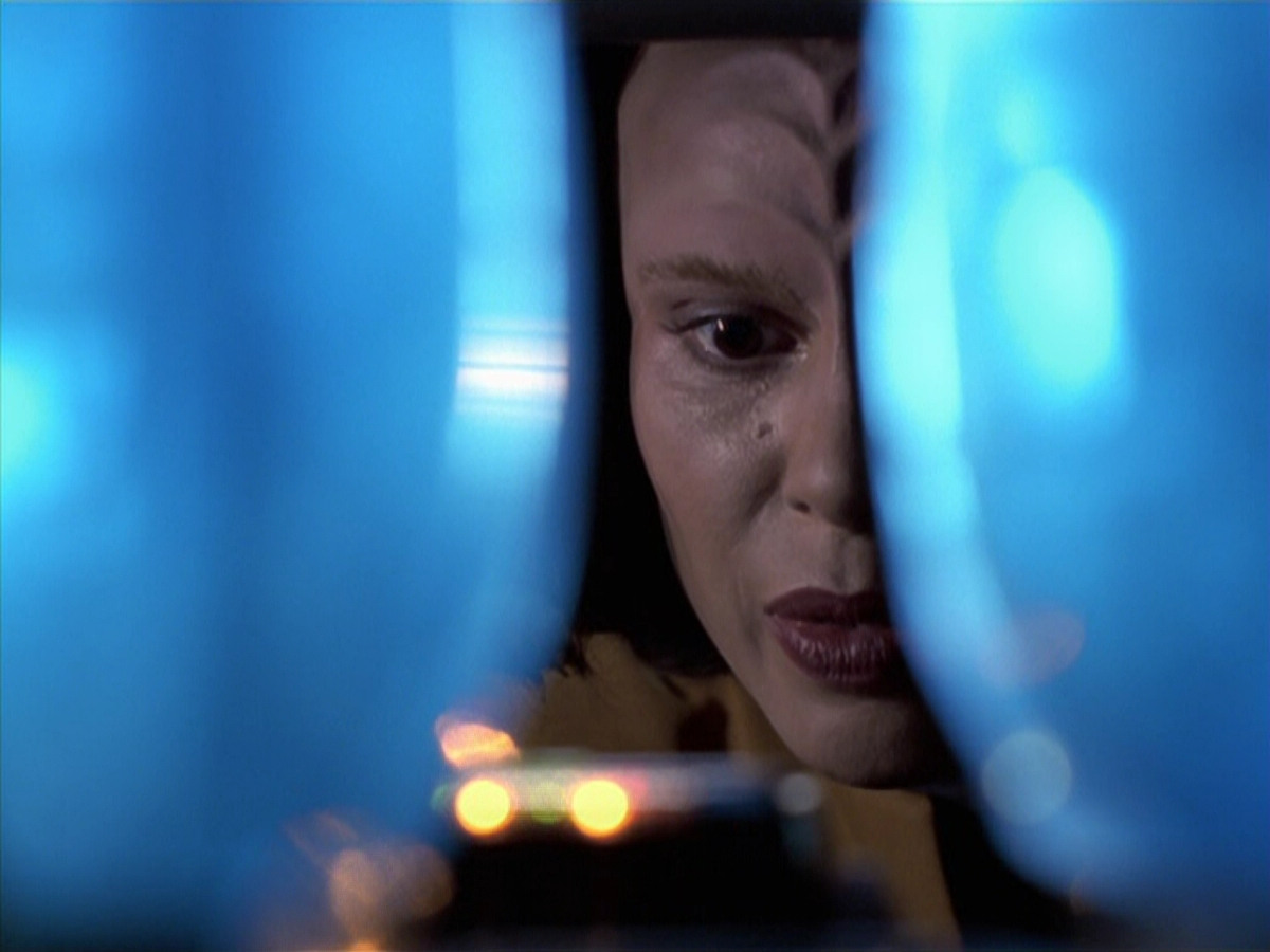 extant_StarTrek_VOY_6x25-TheHauntingOfDeckTwelve_01418.jpg