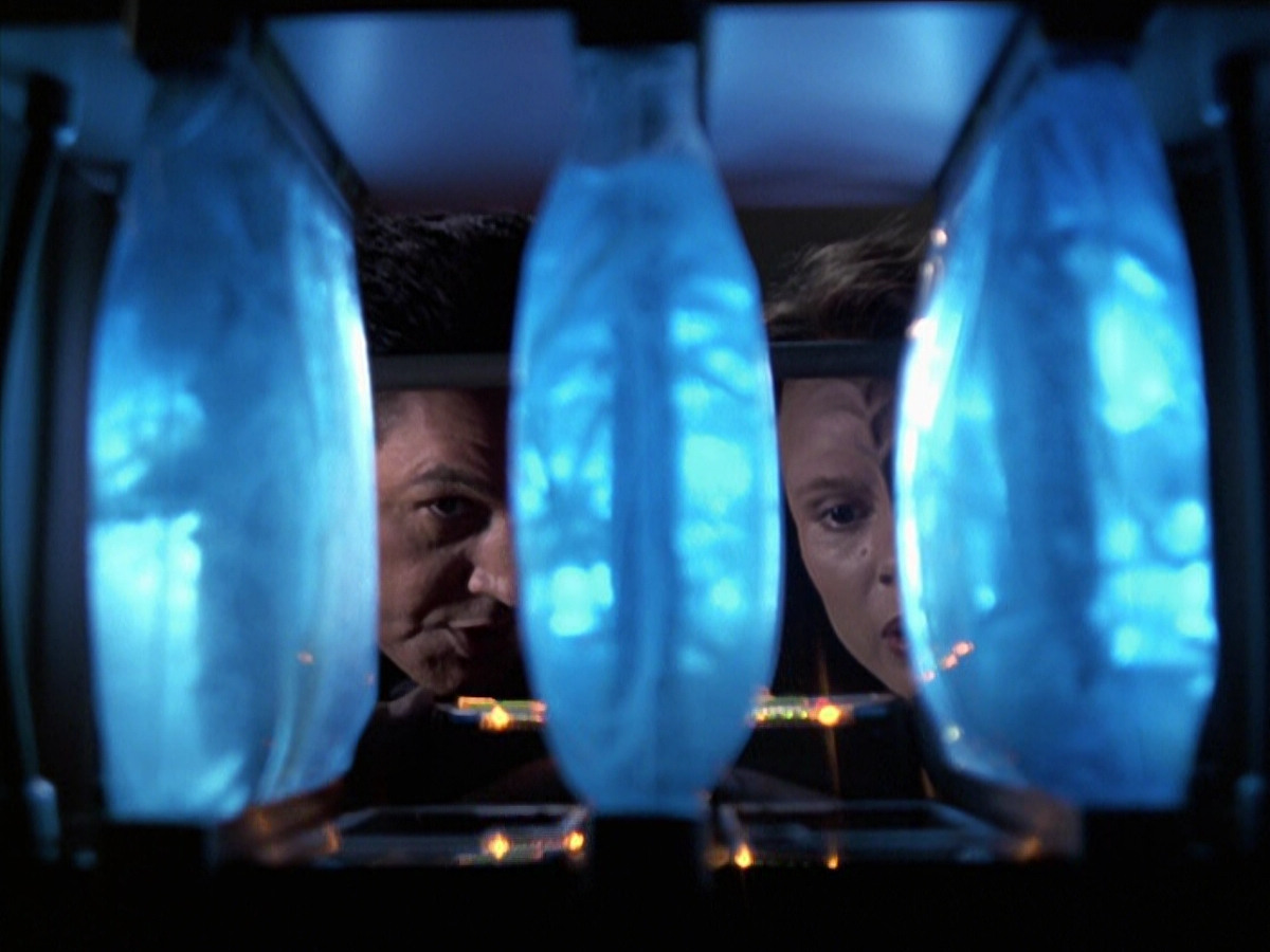 extant_StarTrek_VOY_6x25-TheHauntingOfDeckTwelve_01423.jpg
