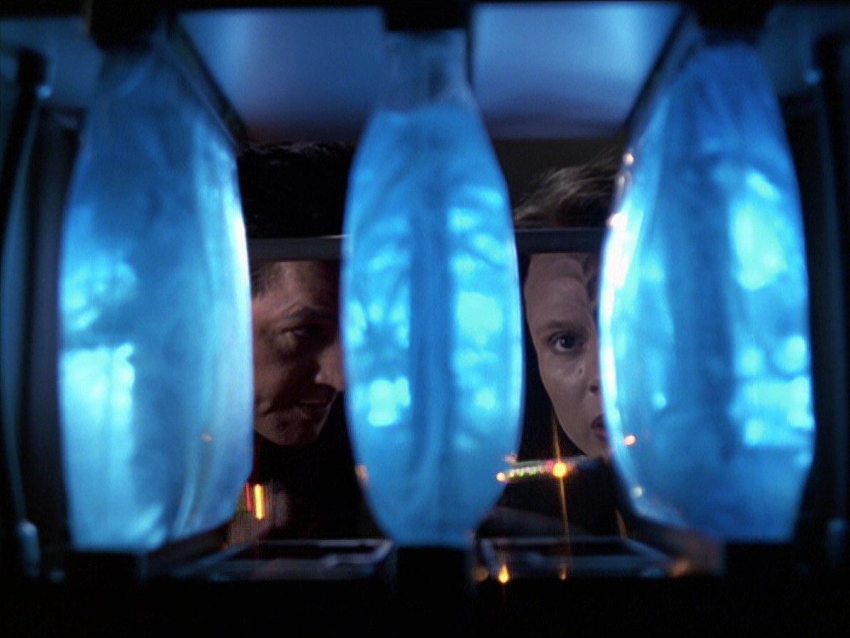 extant_StarTrek_VOY_6x25-TheHauntingOfDeckTwelve_01424.jpg