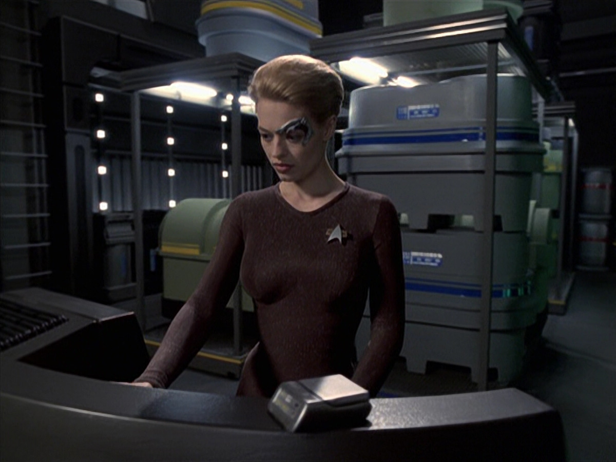 extant_StarTrek_VOY_6x25-TheHauntingOfDeckTwelve_01432.jpg