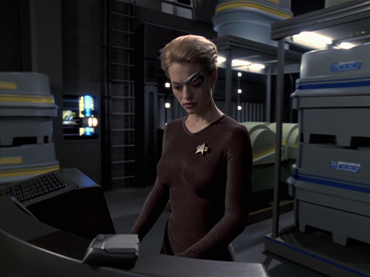 extant_StarTrek_VOY_6x25-TheHauntingOfDeckTwelve_01434.jpg