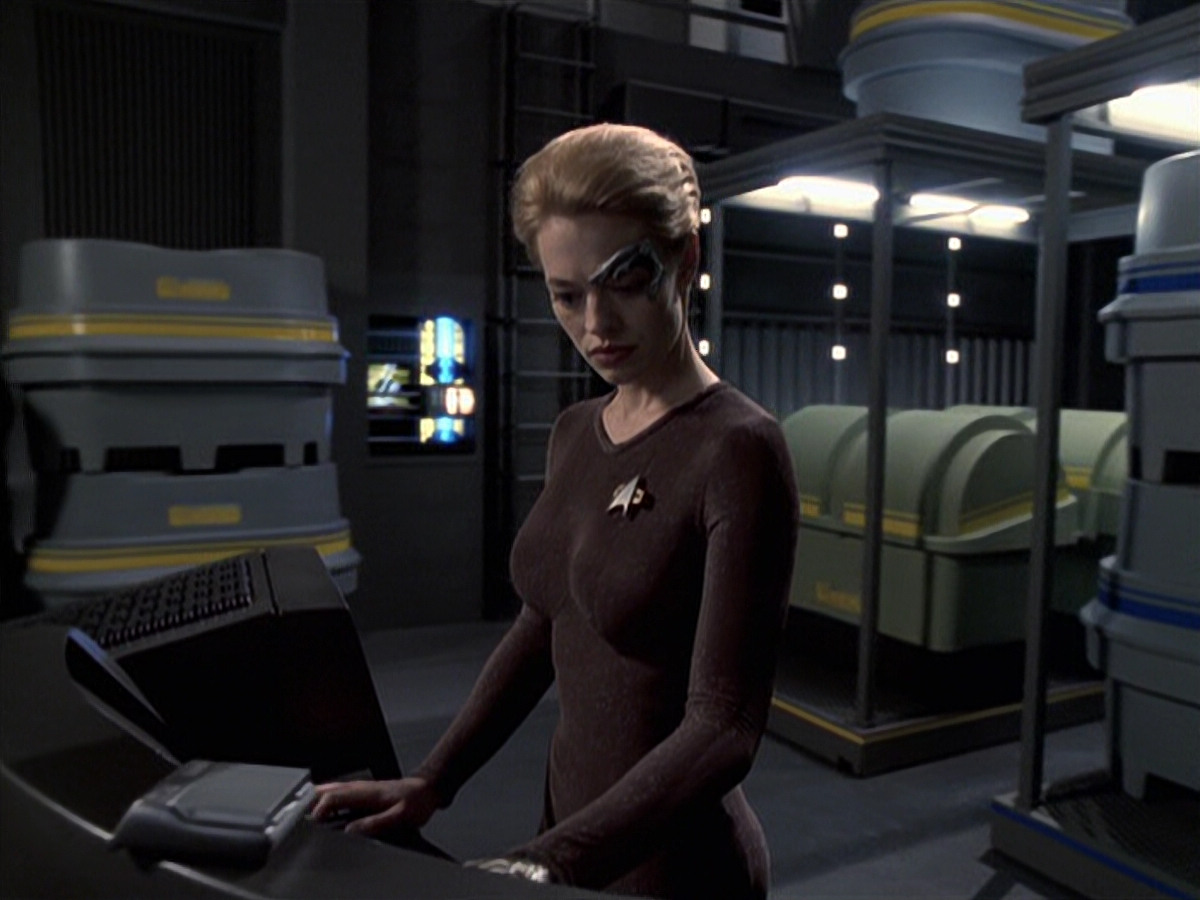 extant_StarTrek_VOY_6x25-TheHauntingOfDeckTwelve_01435.jpg