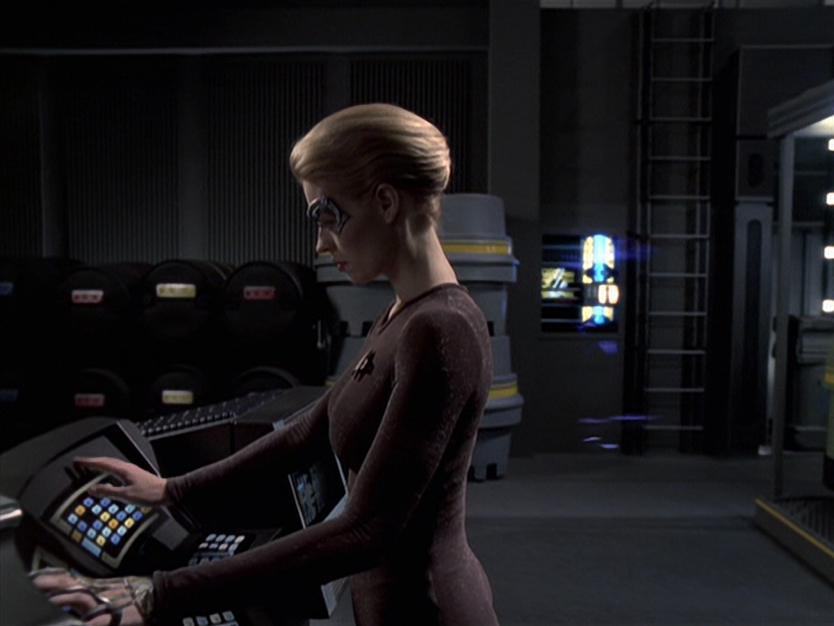 extant_StarTrek_VOY_6x25-TheHauntingOfDeckTwelve_01438.jpg