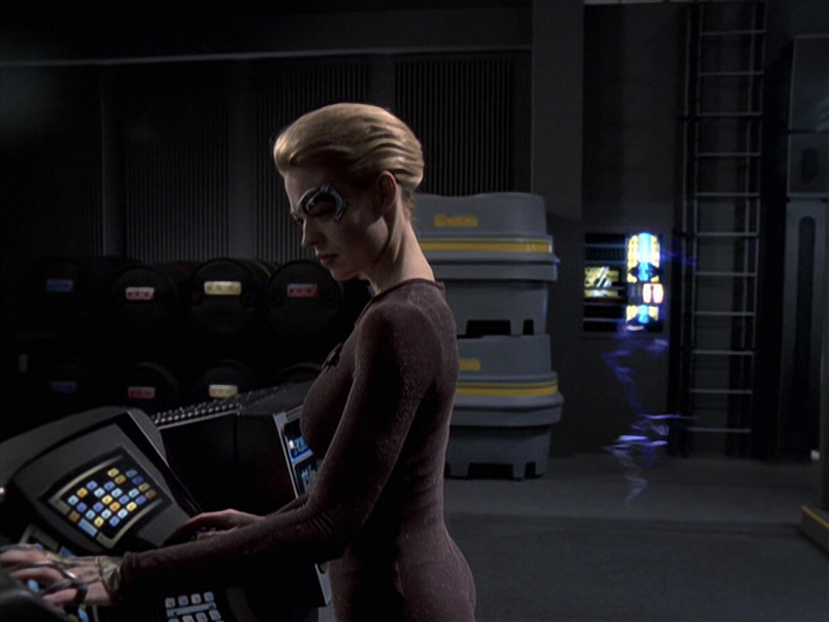extant_StarTrek_VOY_6x25-TheHauntingOfDeckTwelve_01439.jpg