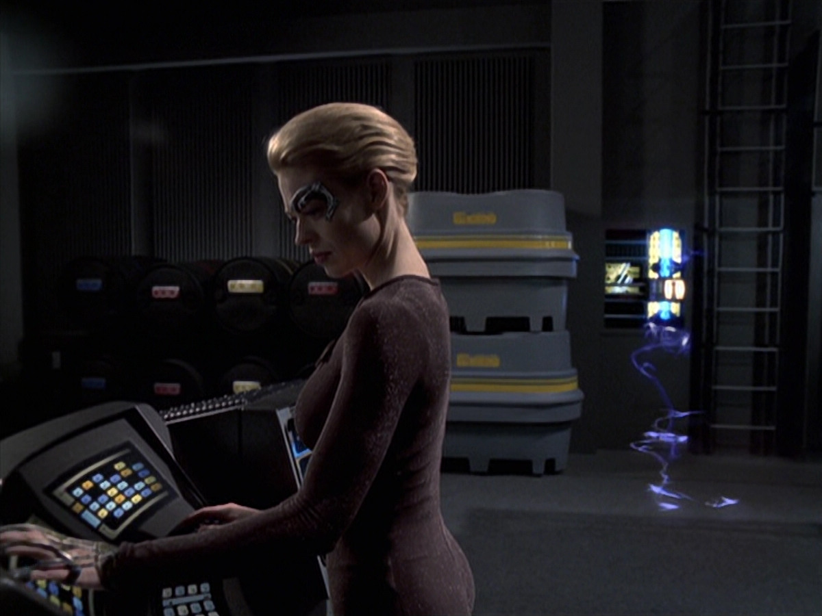 extant_StarTrek_VOY_6x25-TheHauntingOfDeckTwelve_01440.jpg