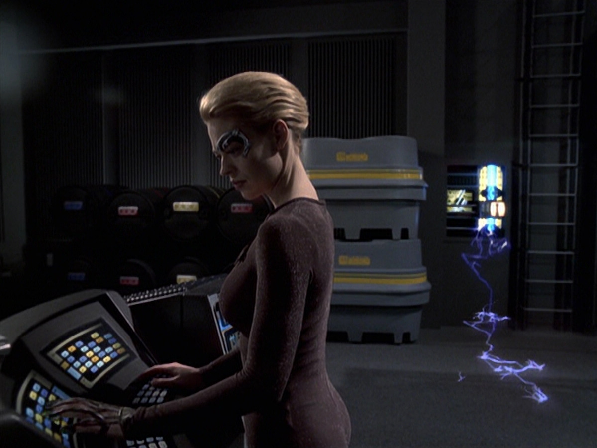 extant_StarTrek_VOY_6x25-TheHauntingOfDeckTwelve_01441.jpg