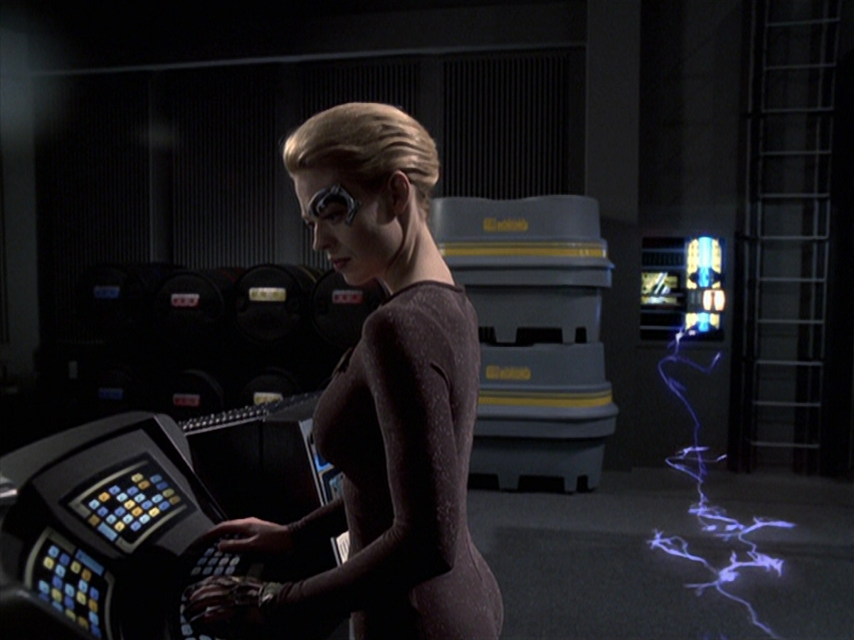 extant_StarTrek_VOY_6x25-TheHauntingOfDeckTwelve_01442.jpg