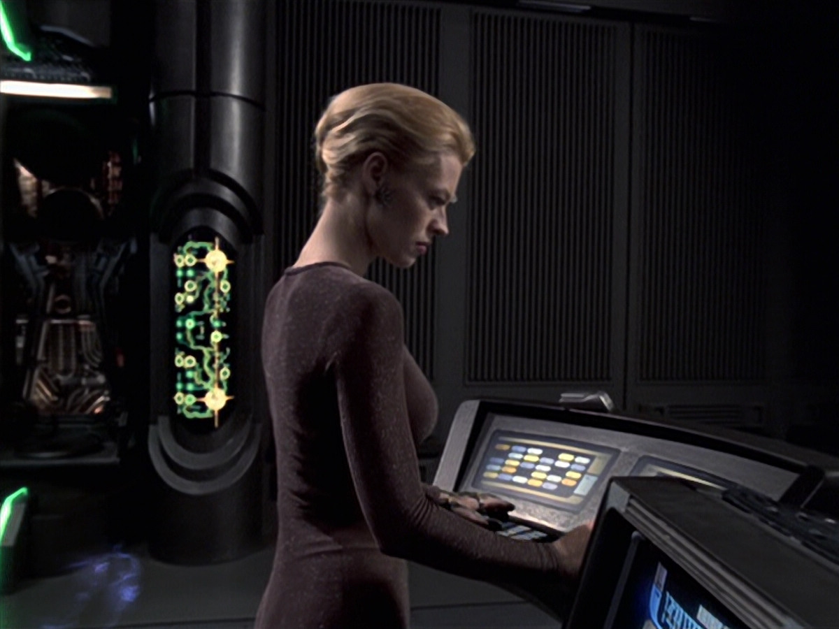 extant_StarTrek_VOY_6x25-TheHauntingOfDeckTwelve_01450.jpg