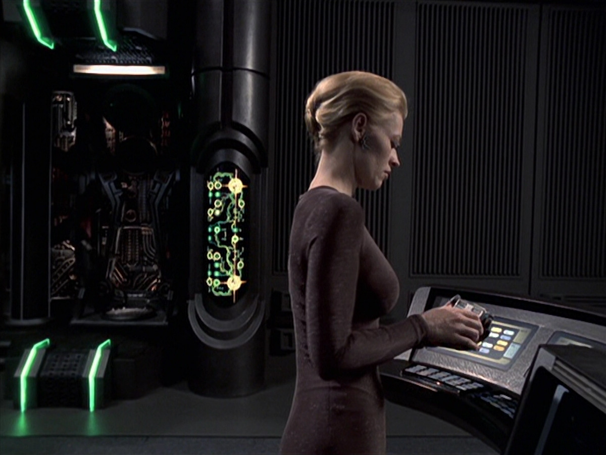 extant_StarTrek_VOY_6x25-TheHauntingOfDeckTwelve_01459.jpg