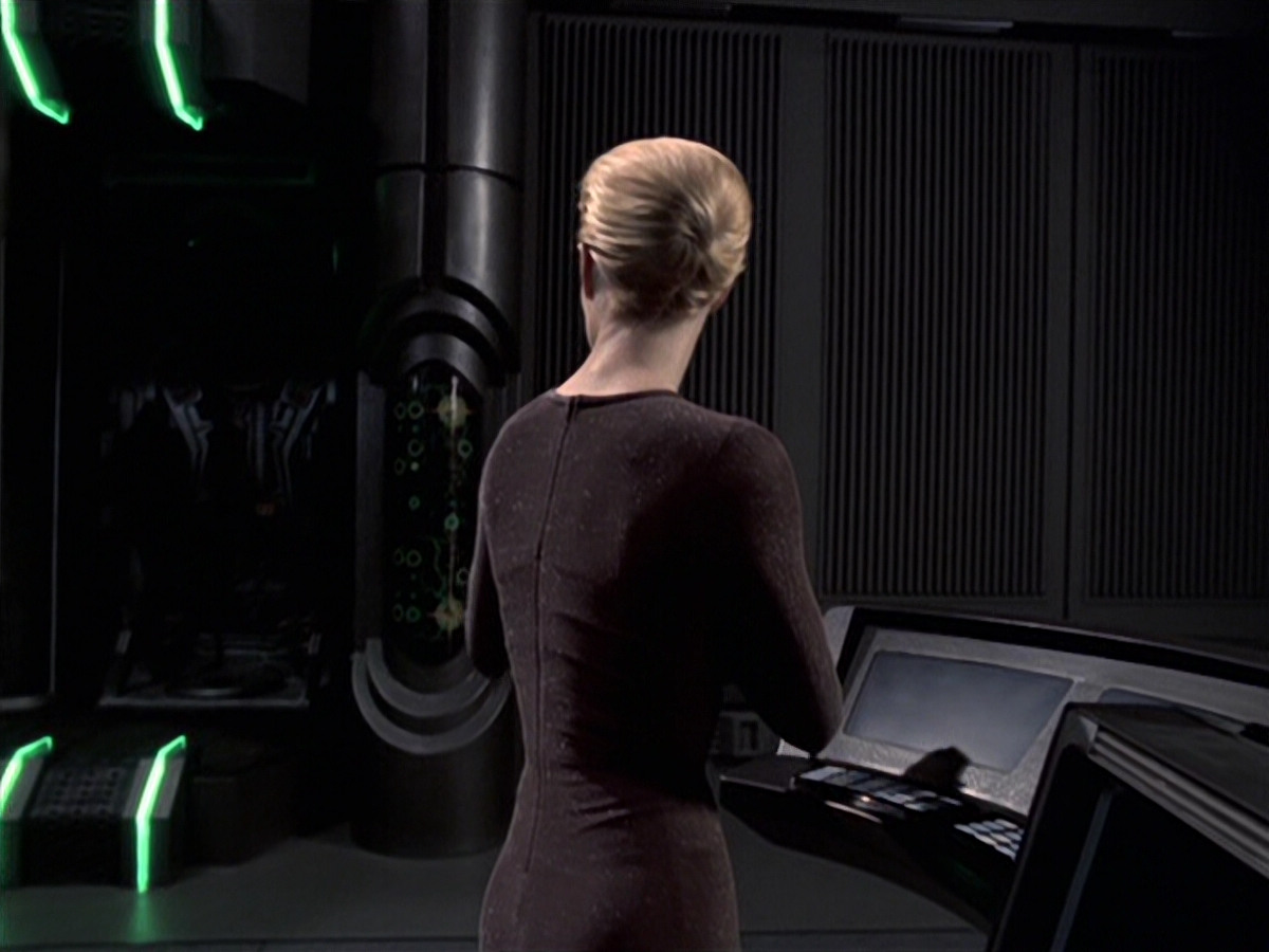 extant_StarTrek_VOY_6x25-TheHauntingOfDeckTwelve_01461.jpg