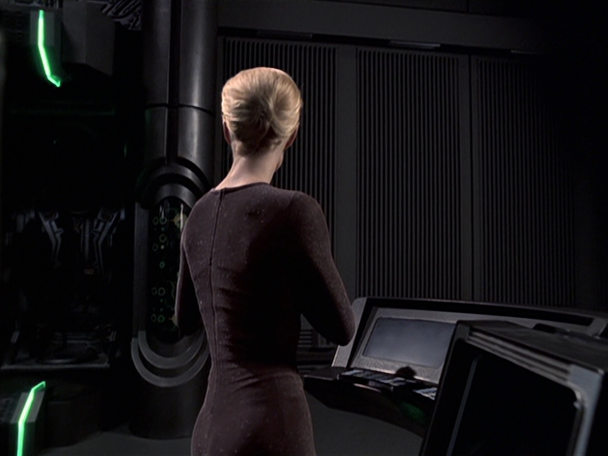 extant_StarTrek_VOY_6x25-TheHauntingOfDeckTwelve_01462.jpg