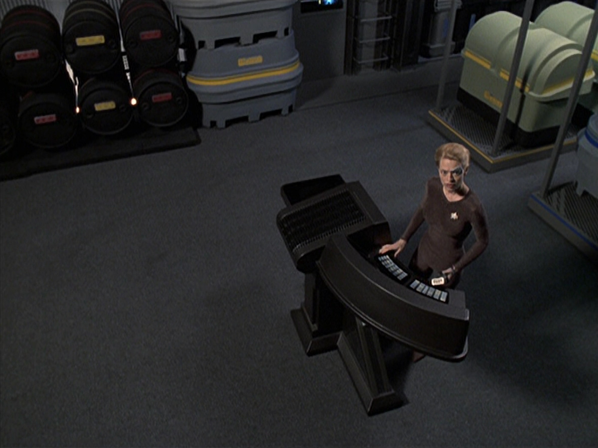 extant_StarTrek_VOY_6x25-TheHauntingOfDeckTwelve_01469.jpg