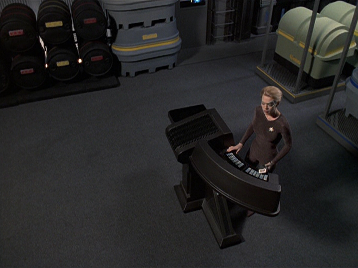 extant_StarTrek_VOY_6x25-TheHauntingOfDeckTwelve_01470.jpg