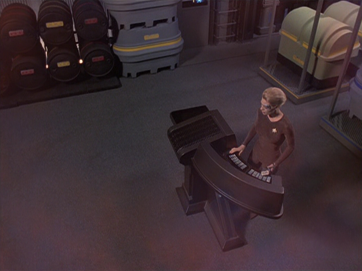 extant_StarTrek_VOY_6x25-TheHauntingOfDeckTwelve_01471.jpg