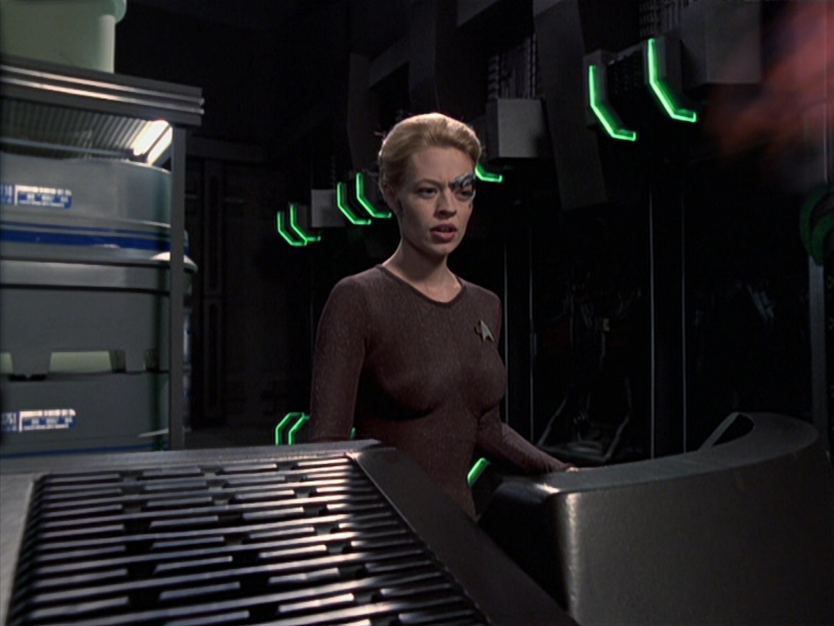 extant_StarTrek_VOY_6x25-TheHauntingOfDeckTwelve_01473.jpg