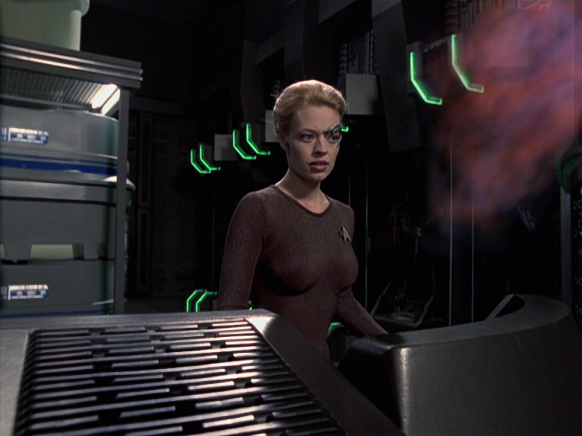 extant_StarTrek_VOY_6x25-TheHauntingOfDeckTwelve_01476.jpg