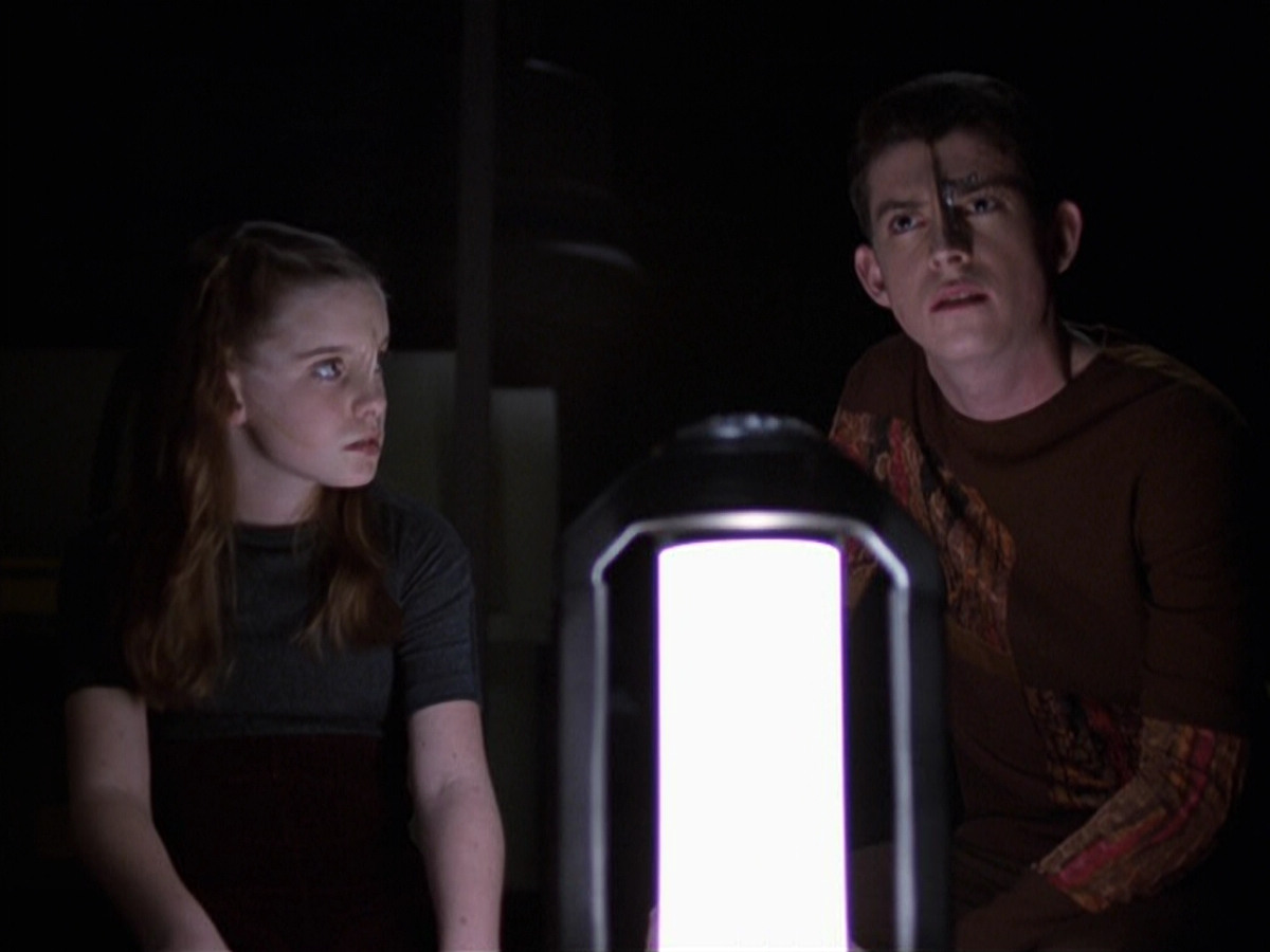 extant_StarTrek_VOY_6x25-TheHauntingOfDeckTwelve_01488.jpg