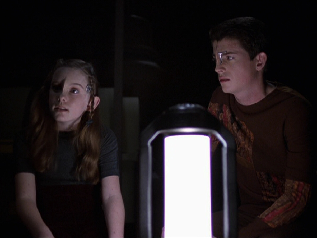 extant_StarTrek_VOY_6x25-TheHauntingOfDeckTwelve_01491.jpg