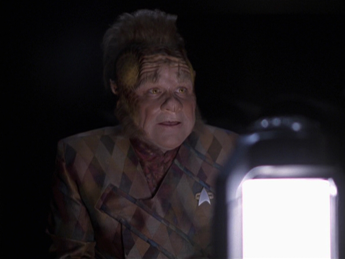 extant_StarTrek_VOY_6x25-TheHauntingOfDeckTwelve_01492.jpg