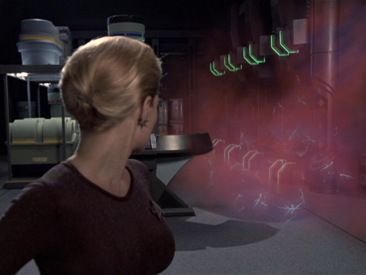 extant_StarTrek_VOY_6x25-TheHauntingOfDeckTwelve_01501.jpg