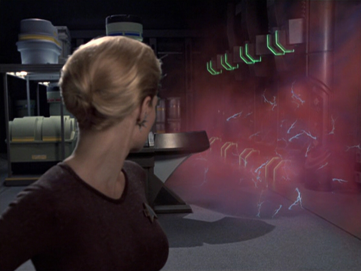 extant_StarTrek_VOY_6x25-TheHauntingOfDeckTwelve_01502.jpg