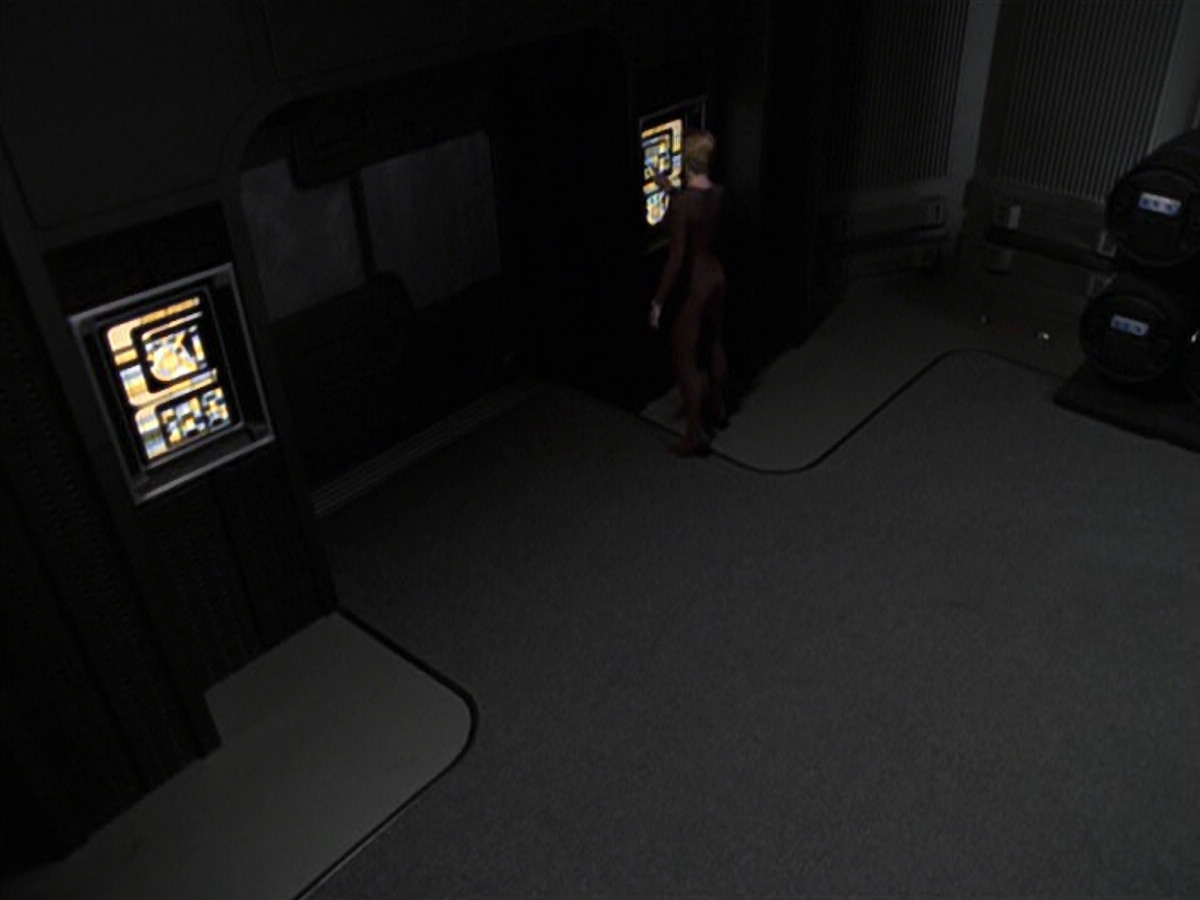 extant_StarTrek_VOY_6x25-TheHauntingOfDeckTwelve_01506.jpg