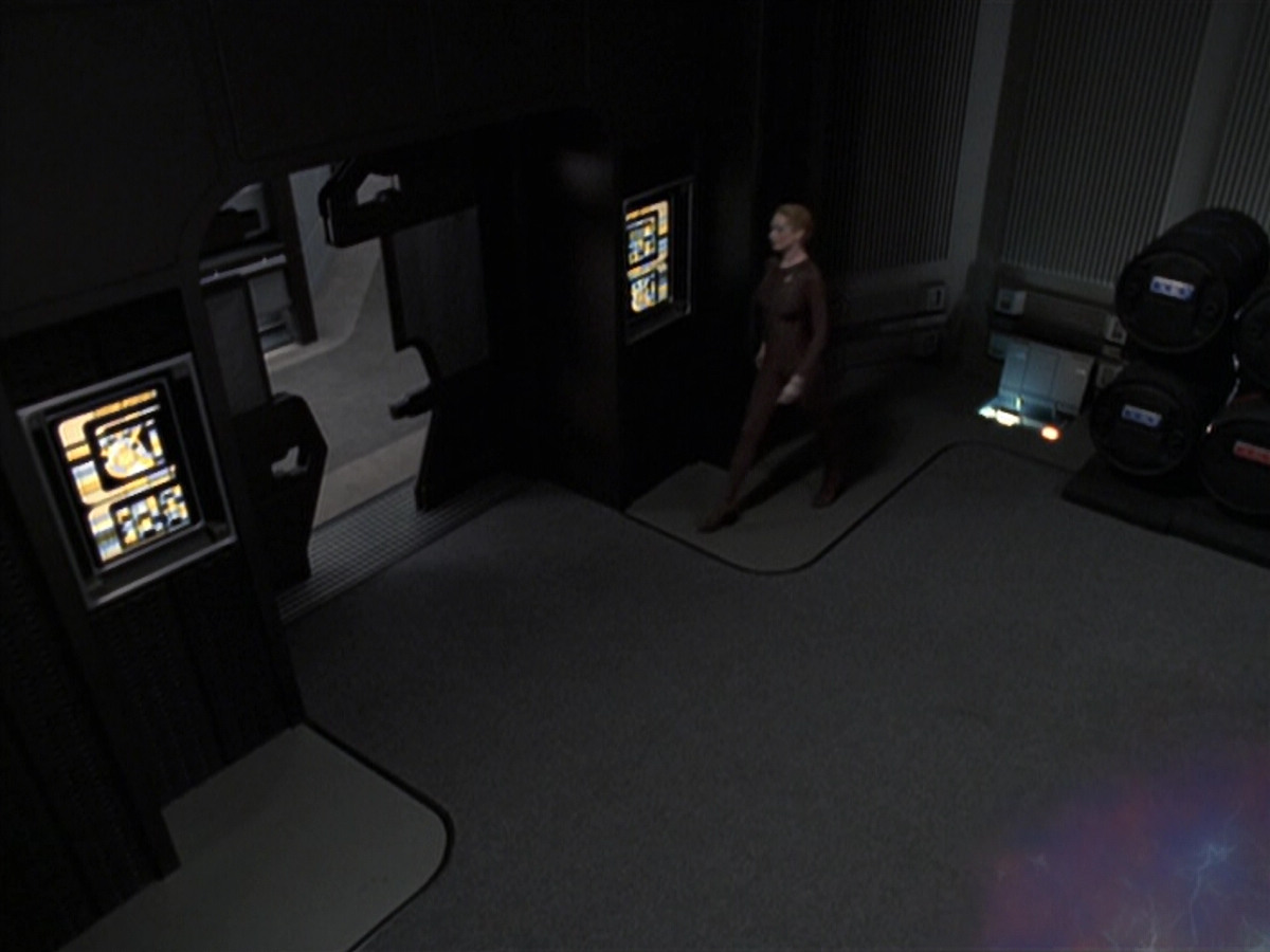 extant_StarTrek_VOY_6x25-TheHauntingOfDeckTwelve_01517.jpg