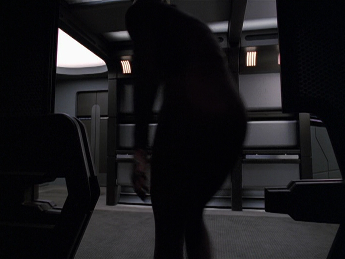 extant_StarTrek_VOY_6x25-TheHauntingOfDeckTwelve_01519.jpg