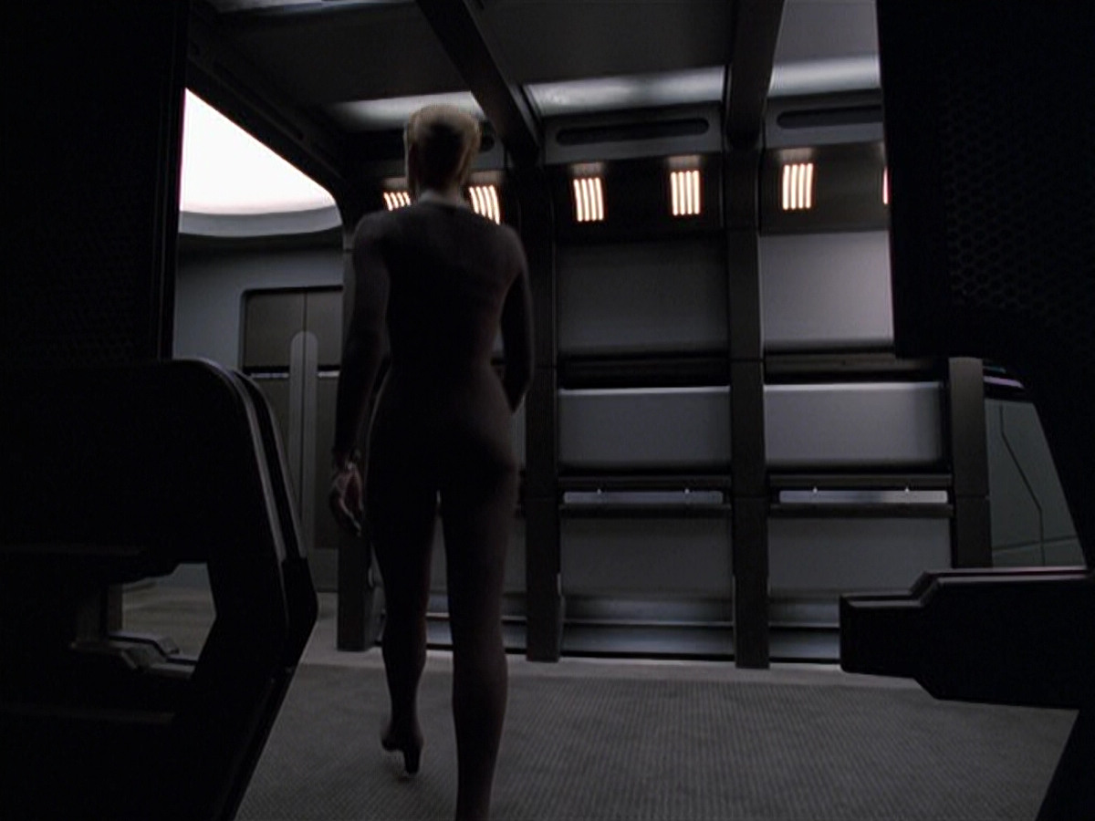 extant_StarTrek_VOY_6x25-TheHauntingOfDeckTwelve_01520.jpg