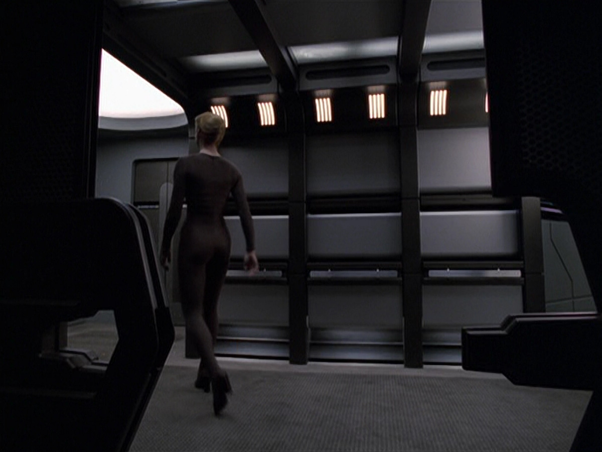 extant_StarTrek_VOY_6x25-TheHauntingOfDeckTwelve_01521.jpg