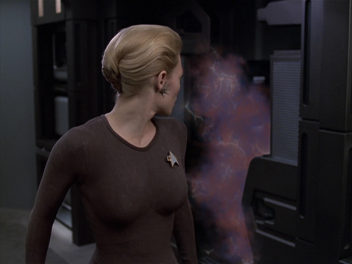 extant_StarTrek_VOY_6x25-TheHauntingOfDeckTwelve_01524.jpg