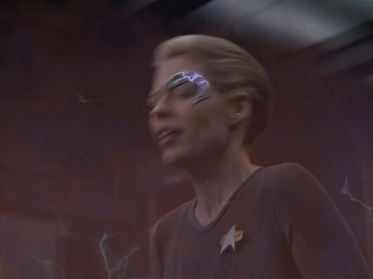 extant_StarTrek_VOY_6x25-TheHauntingOfDeckTwelve_01534.jpg