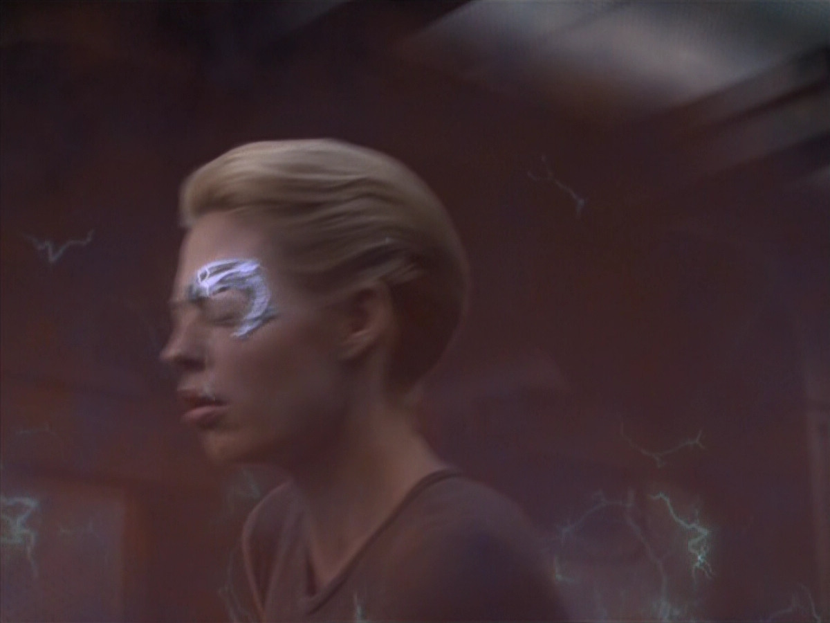 extant_StarTrek_VOY_6x25-TheHauntingOfDeckTwelve_01535.jpg
