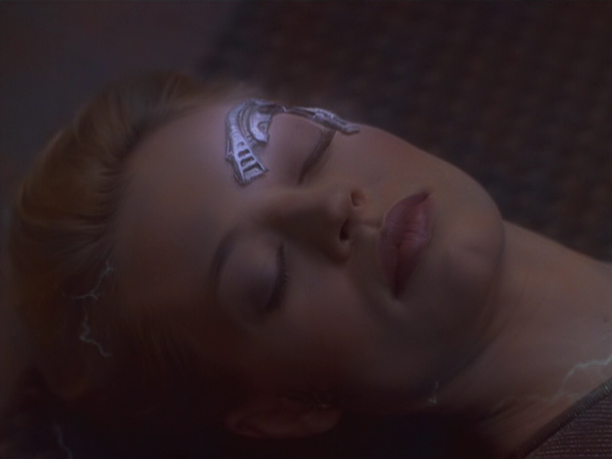 extant_StarTrek_VOY_6x25-TheHauntingOfDeckTwelve_01543.jpg