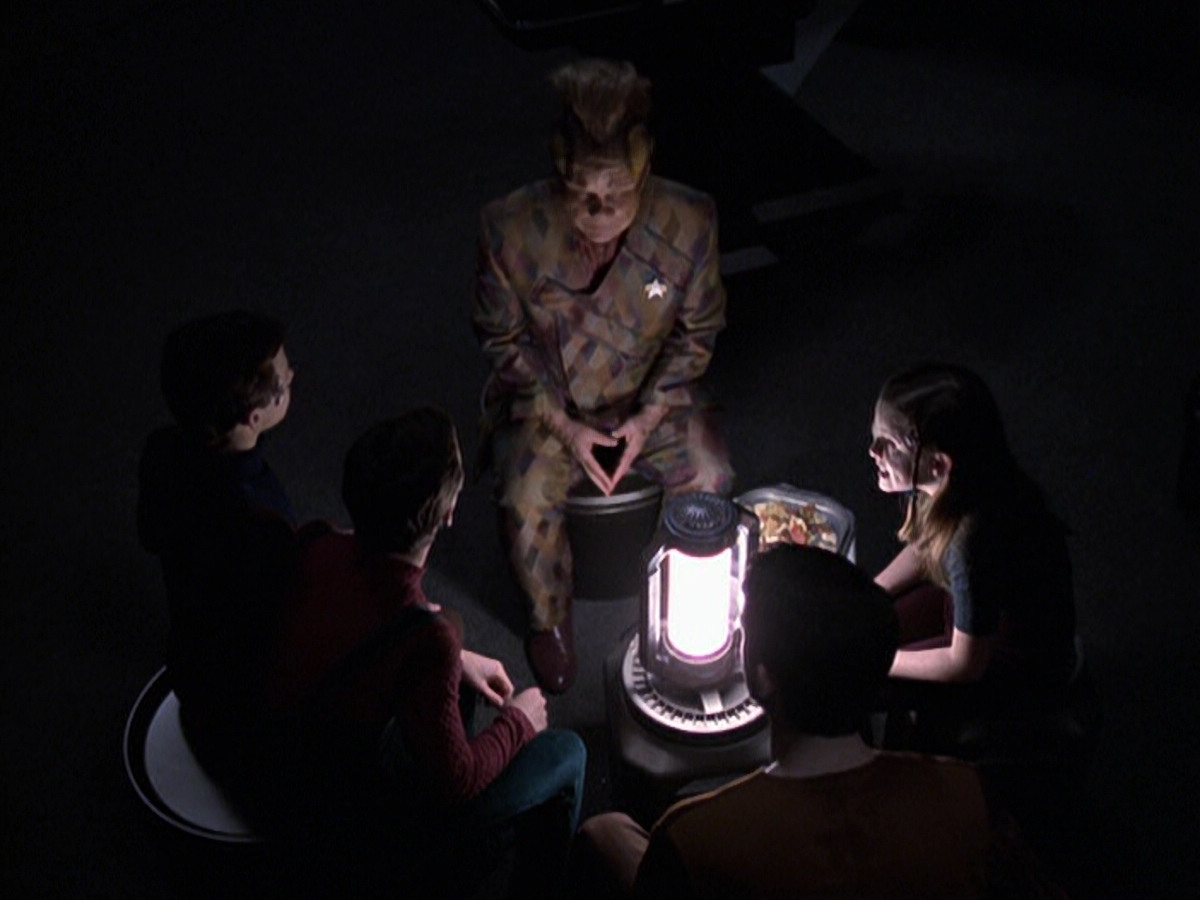 extant_StarTrek_VOY_6x25-TheHauntingOfDeckTwelve_01549.jpg
