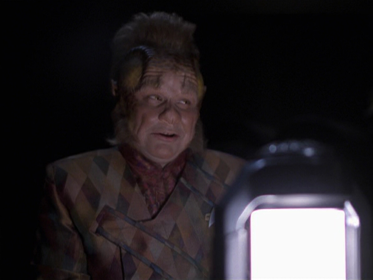 extant_StarTrek_VOY_6x25-TheHauntingOfDeckTwelve_01559.jpg
