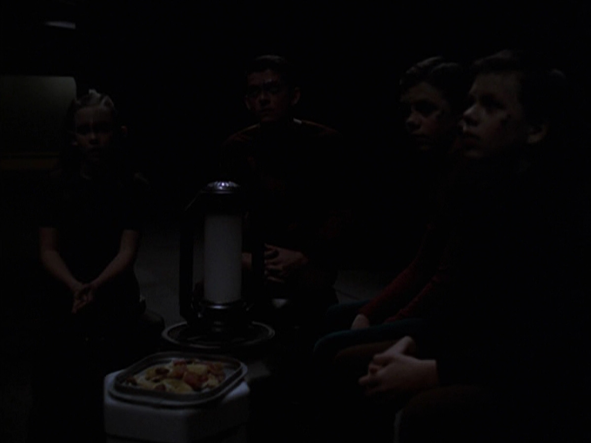 extant_StarTrek_VOY_6x25-TheHauntingOfDeckTwelve_01562.jpg