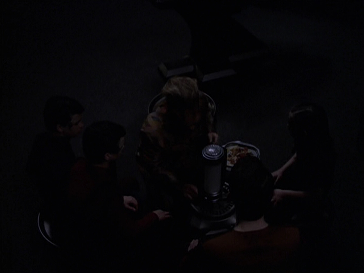 extant_StarTrek_VOY_6x25-TheHauntingOfDeckTwelve_01567.jpg