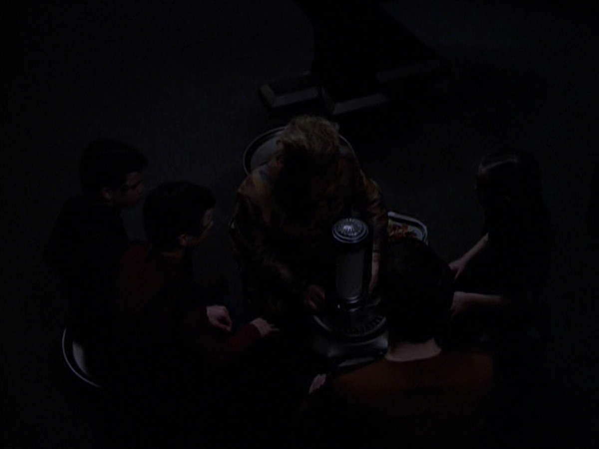 extant_StarTrek_VOY_6x25-TheHauntingOfDeckTwelve_01568.jpg