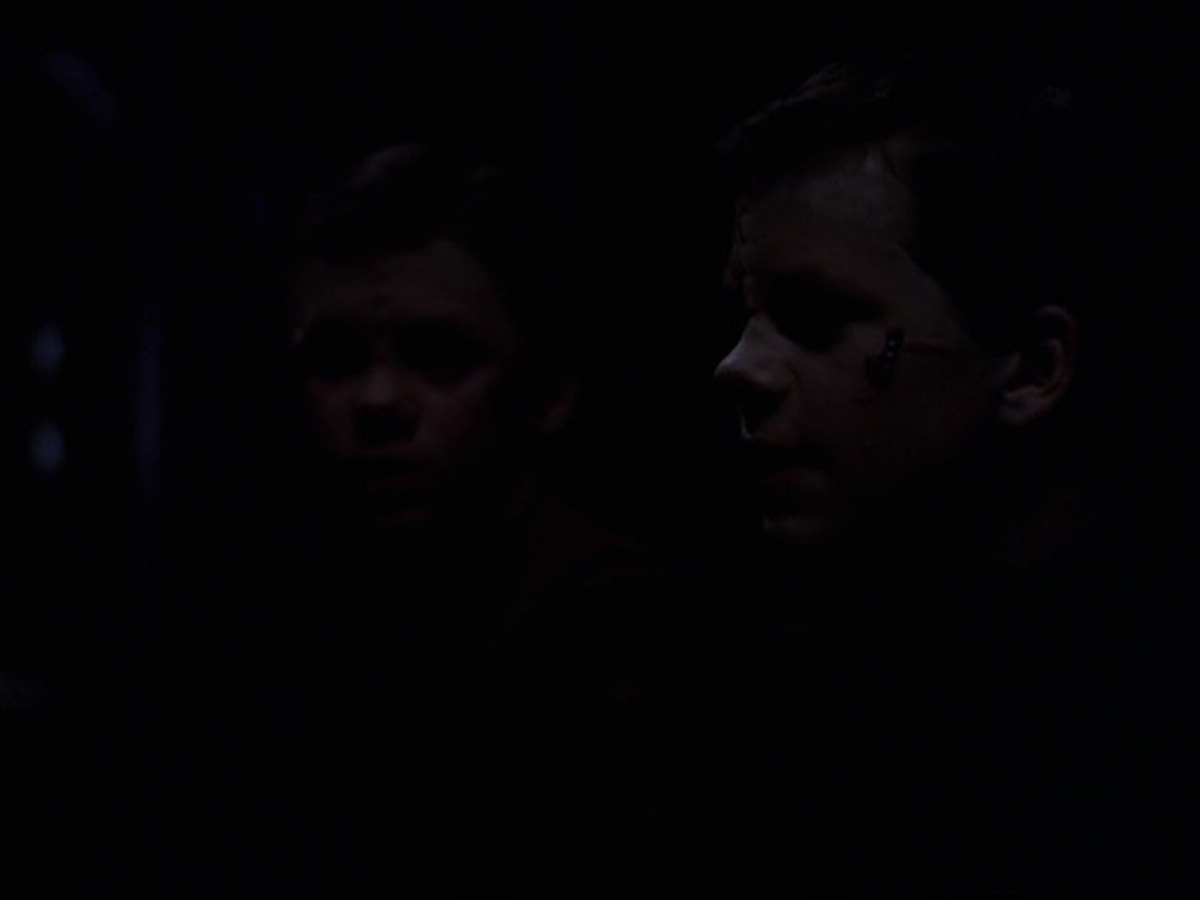 extant_StarTrek_VOY_6x25-TheHauntingOfDeckTwelve_01577.jpg