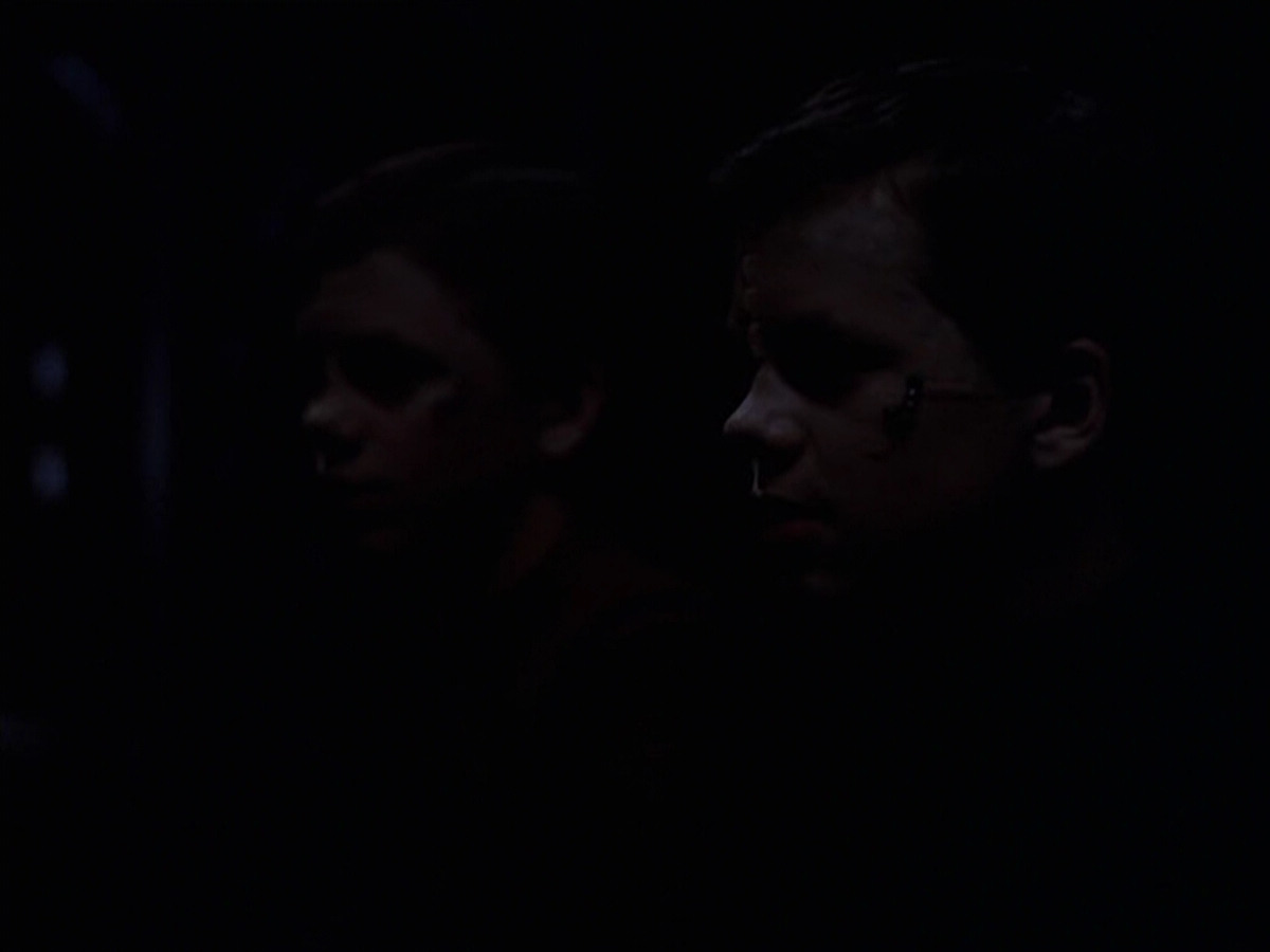 extant_StarTrek_VOY_6x25-TheHauntingOfDeckTwelve_01578.jpg