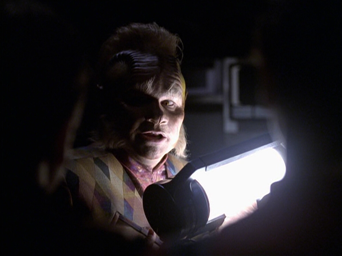 extant_StarTrek_VOY_6x25-TheHauntingOfDeckTwelve_01583.jpg