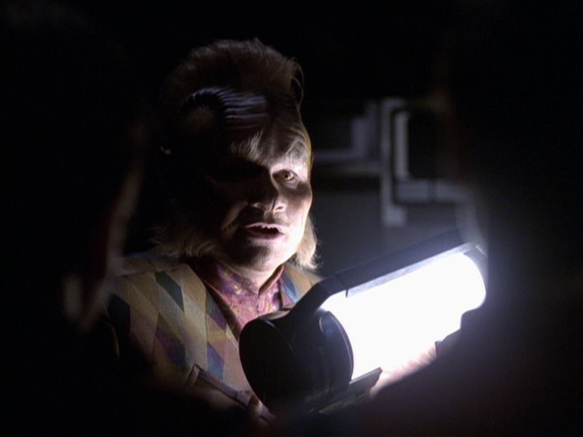 extant_StarTrek_VOY_6x25-TheHauntingOfDeckTwelve_01584.jpg