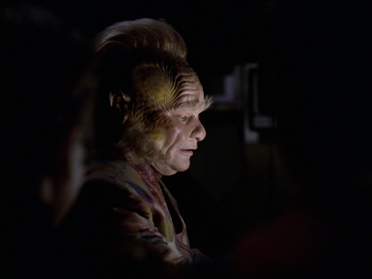 extant_StarTrek_VOY_6x25-TheHauntingOfDeckTwelve_01587.jpg